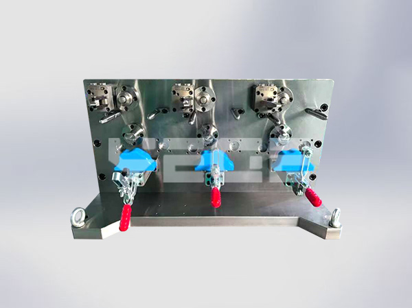 支架三軸液壓夾具